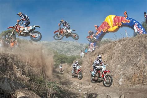 Video Facing The Obstacles Of Hard Enduro