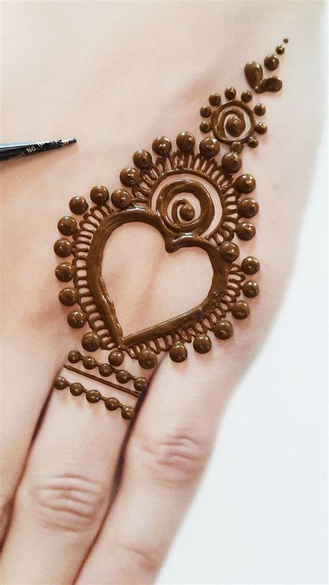 Latest Jewellery Mehndi Design For Back Hand Heart Shape Mehndi