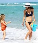 Bethenny Frankel Enjoys Miami Beach With Her Daughter Celeb Baby Laundry