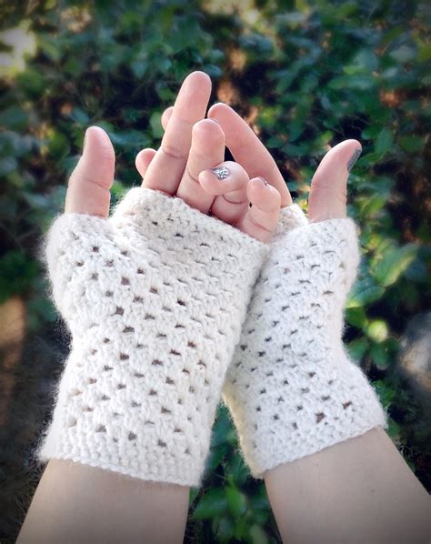 Make these chunky fingerless gloves crochet pattern easily and quickly! Fingerless Gloves Crochet Pattern: Free Delicate Gloves ...