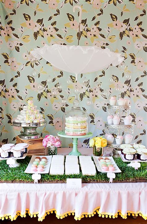 We put together a list of our favorite spring baby shower themes to help all of those friends and family members planning a special baby. Pastel Baby Shower, Spring Baby Shower Ideas