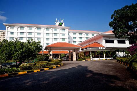 While in bayan lepas, you may want to check out some of the restaurants that are a short walk away from hotel seri malaysia pulau pinang, including nurul ikan bakar (0.5 mi), sany char kuey teow (0.3. 26 Hotel Murah Di Bayan Lepas | Bilik Bajet Bawah RM250 ...