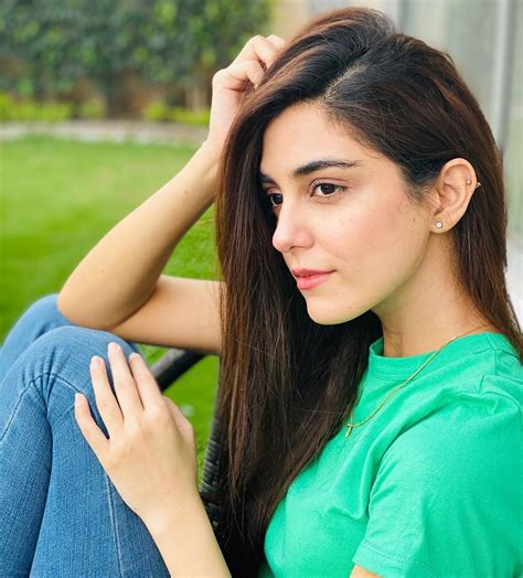 Maya Ali Beautiful Pakistani Actress Photos In 2020 Maya Ali Pakistani Actress Desi Girl Image