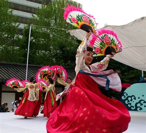 Buchaechum Korean Fan Dance At Hi Seoul Festival 2007 Flickr