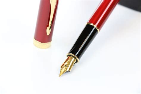 Parker Sonnet Fountain Pen In Red Lacquer With Gold Trim