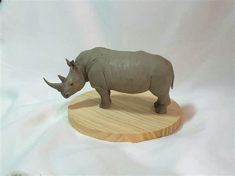 White Rhinoceros Bocetos De Animales Rinoceronte Escultura