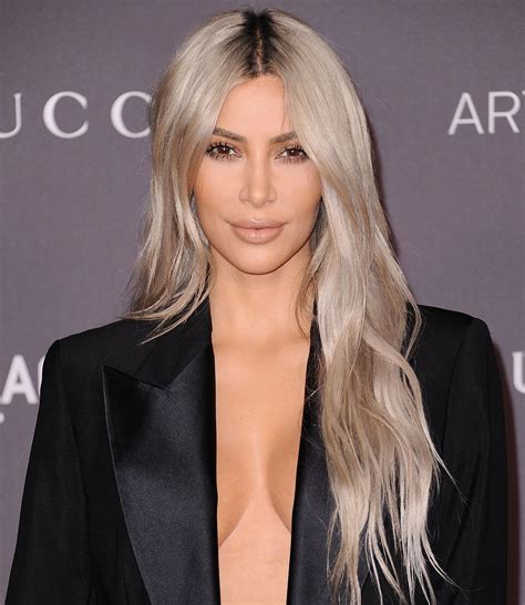 To neutralize the warm tones, she added a very light pearl. Blonde Hair Dark Roots Celebrity Hair Trend | InStyle.com