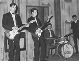 Mike Gibbins in his first band, The Echoes (1964) : Badfinger covers