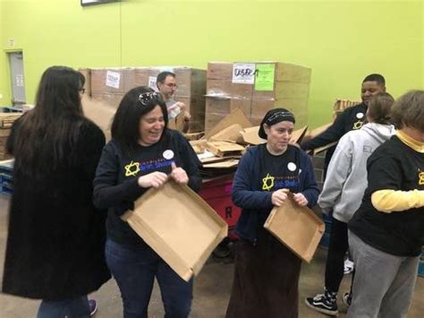 Houston food bank distributes over 104 million nutritious meals through its network of 1,500 community partners in southeast texas, feeding 800,000. Staff Volunteer Day at Houston Food Bank - Congregation ...