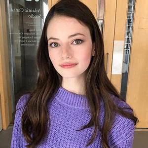 Mackenzie Foy Bio Height Weight Age Measurements Celebrity Facts