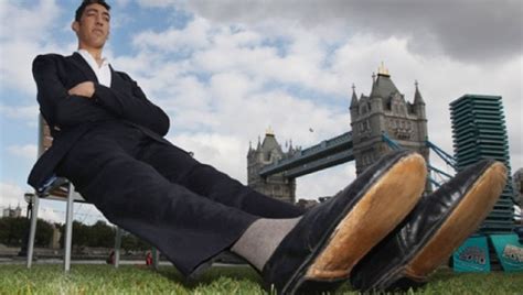 Meet The World S Tallest Man Living Who Made It In The Guinness World Records Book Pics Vid