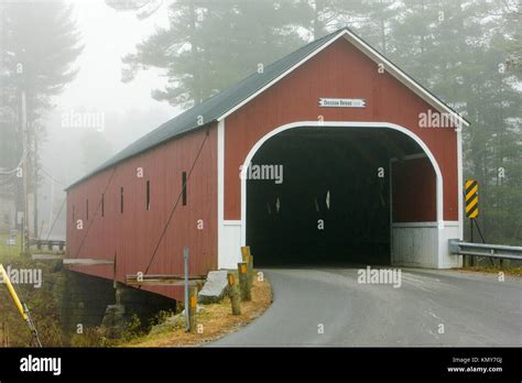 Cresson Crossing Covered Bridge 1859 Sawyers New Hampshire Usa Stock