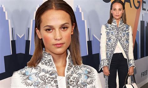 Alicia Vikander Walks First Red Carpet Since Marriage Daily Mail Online