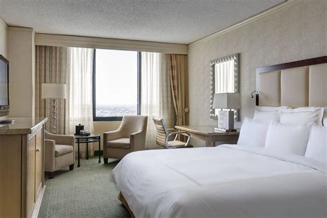 Jw Marriott New Orleans King Guest Room Holiday Memorable