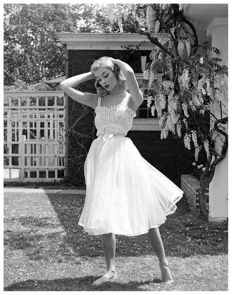 Vikki Dougan Beautiful Actress And Model Of 1950s 1950s Fashion Photography Vintage Outfits