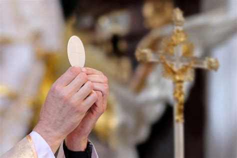 How To Receive Christ With Love In The Eucharist