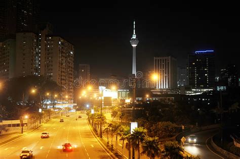 Wilayah persekutuan kuala lumpur) and colloquially referred to as kl, is a federal territory and the capital city of malaysia. Vista Di Notte Di Kuala Lumpur Del Centro Immagine Stock ...