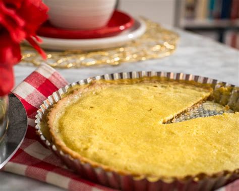 I've had great luck with the foolproof vodka pie crust originally developed by christopher kimball's other venture cooks illustrated/america's test kitchen, so i wanted to test this. No-shrink pie crust - Milk Street - Explorers Kitchen