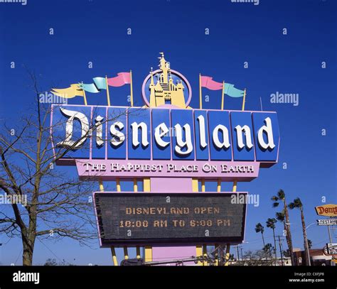 Disneyland Entrance Sign Disneyland Anaheim California United