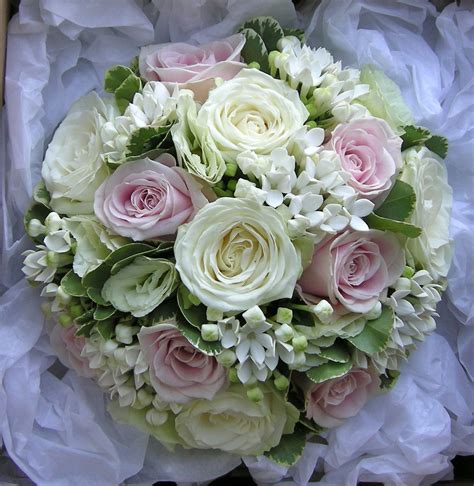 Wedding Flowers Blog Nikkis Classic Green White And Pink Wedding