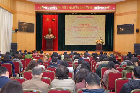 Xét tuyển dựa trên kết quả thi tốt nghiệp trung học phổ thông quốc gia năm 2021 (50% tổng chỉ tiêu). Quận Hoàn Kiếm giao chỉ tiêu phát triển kinh tế, xã hội năm 2021