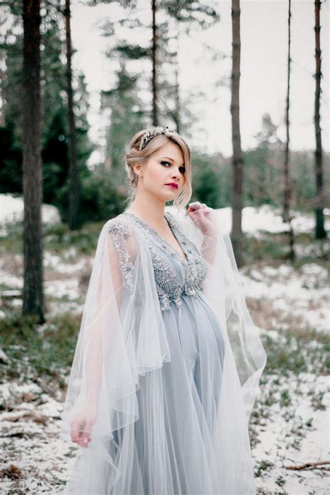 Winter Wonderland Maternity Art Of You Photography Mammaklänning Klänning Bröllop Gravid Mode