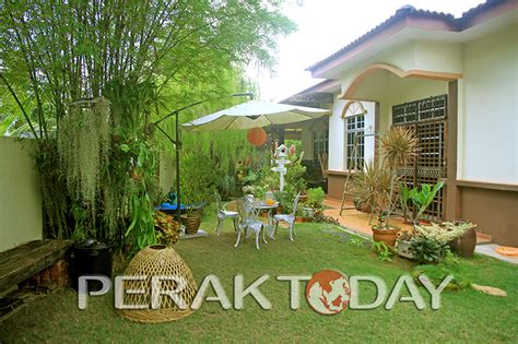 Have you decided to start a new hobby that is gardening. Landskap Tropika Jadi Ilham Hias Laman Rumah