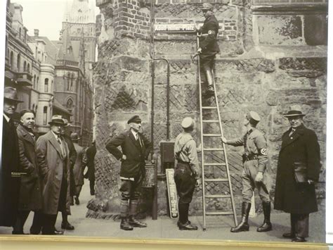 Zwar wird im bestehenden haus tatsächlich nur geschichte ab 1918 bis heute gezeigt, die diktatorischen brüche aber seien nur im aktuellen namen hat die namensdebatte womöglich mit dem 2017 eröffneten konkurrenzprojekt haus der geschichte niederösterreich in st. Ein lohnender Besuch - Haus der Essener Geschichte ...