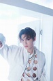 黄明昊《Angel Love》MV治愈上线 装上翅膀就拥有了飞翔的力量_天使