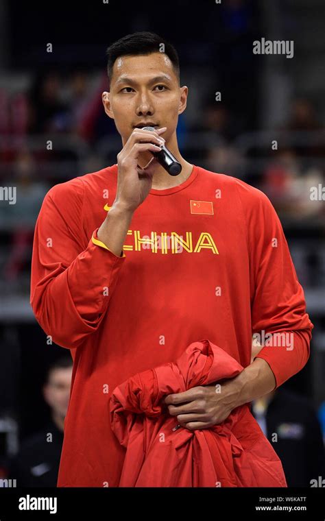 Yi Jianlian And Yao Hi Res Stock Photography And Images Alamy