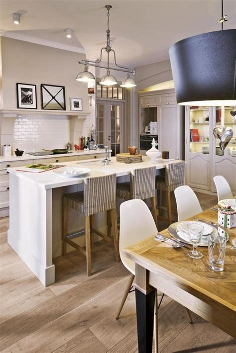 Las cocinas rústicas, en concreto, tienen una de las estéticas más empleadas, debido a que se adapta perfectamente a cualquier espacio. ESTILO RUSTICO: COCINA + COMEDOR + LIVING RUSTICO