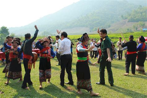 Lễ Bun Huột Nặm Tết Té Nước Của Dân Tộc Lào ở Điện Biên