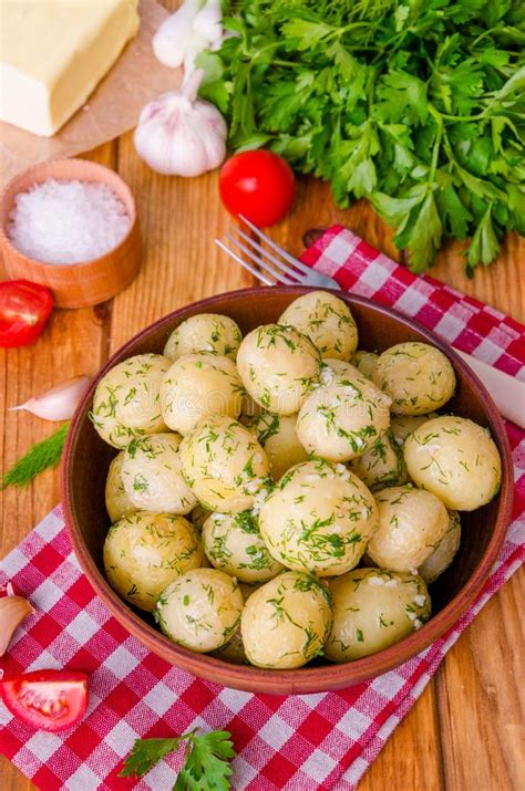 Use this delicious recipe next time you how long should i boil red potatoes (aka baby potatoes)? Boiled Young Potatoes With Butter, Dill And Garlic Stock Photo - Image of vegetables, creamy ...