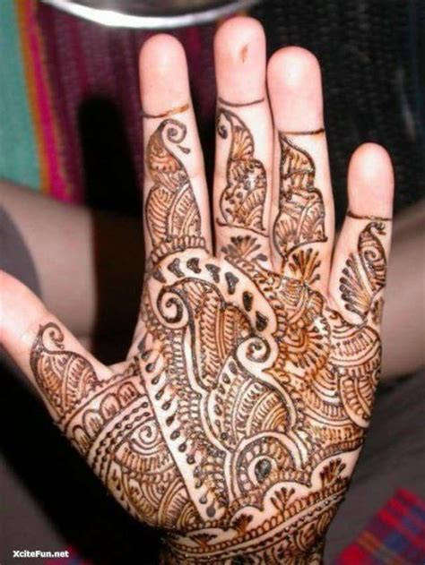 The lighter color tone helps in this regard. Henna Mehandi Design for Gilrs and Boys - XciteFun.net