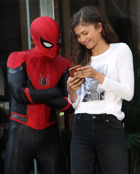 Spiderman Con Tom Holland E Zendaya Tom Holland And Zendaya Lead Spider Man Homecoming Cast