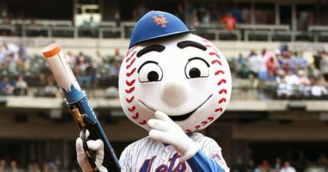 Mr Met Flipped Off A Fan During Wednesdays Loss To Brewers