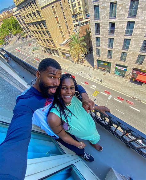 Perri Celebrates Husband Mike Edwards As They Fly To Spain For His Birthday