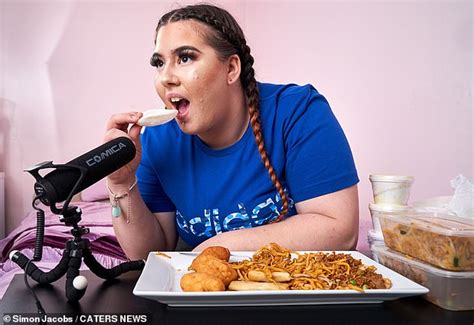 Woman 22 Gorges On 5 500 Calories A Meal In Hopes Of Achieving Youtube Stardom Daily Mail Online