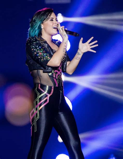 Demi Lovato Performs Live In Concert At The Nia In Birmingham Mirror