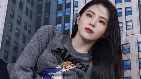 Han So Hee Shows Off Her Goddess Like Beauty Even When Wearing An