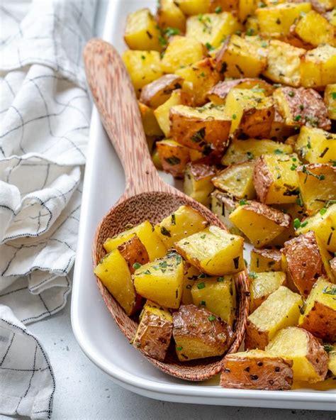 These Crispy Garlic Herb Roasted Potatoes Make A Delicious Side Dish