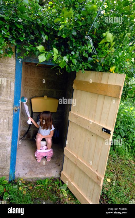 Outhouse Hi Res Stock Photography And Images Alamy