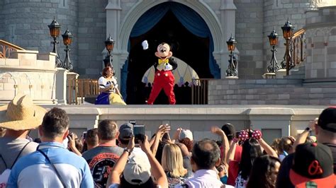 Disney Theme Parks American Landmarks Close Amid Coronavirus Good