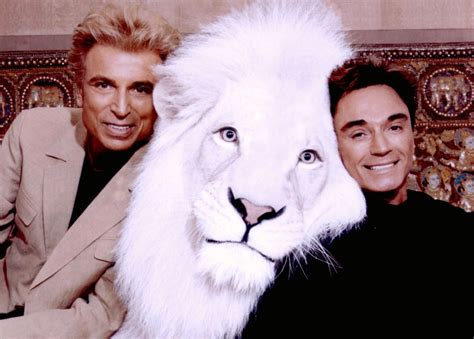 Последние твиты от siegfried und roy (@siegfriedunroy). Roy Horn, of Siegfried & Roy, Dies At 75 From COVID-19 ...