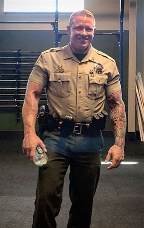 Pin By Belt Thick On Cops Military Men In Uniform Sexy Big Men Sexy Military Men