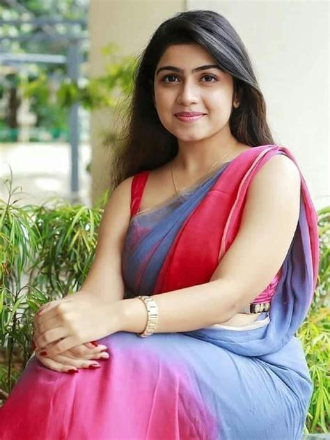 Linda Foto De Chica India Con Curvas En Sari