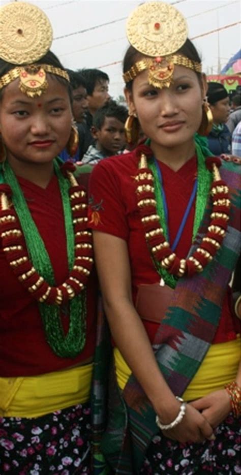 Nepal Young Limbu Women Wearing Traditional Clothing And Samyangfung Jewellery Klederdracht