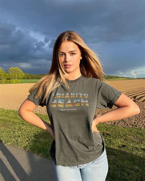Soraya Naomi Sorayaeckes Fotky A Vide Na Instagrame In Girls Dpz Women T Shirts