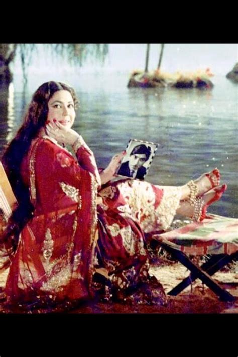 Meena Kumari Pakeezah 1972 Old Bollywood Movies Vintage Bollywood