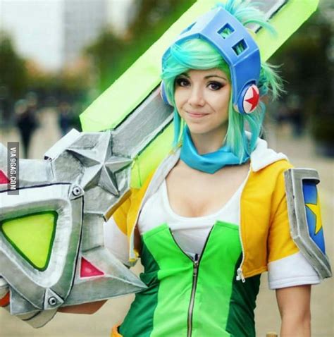 Arcade Riven From League Of Legends Cosplay Cosplay League Of